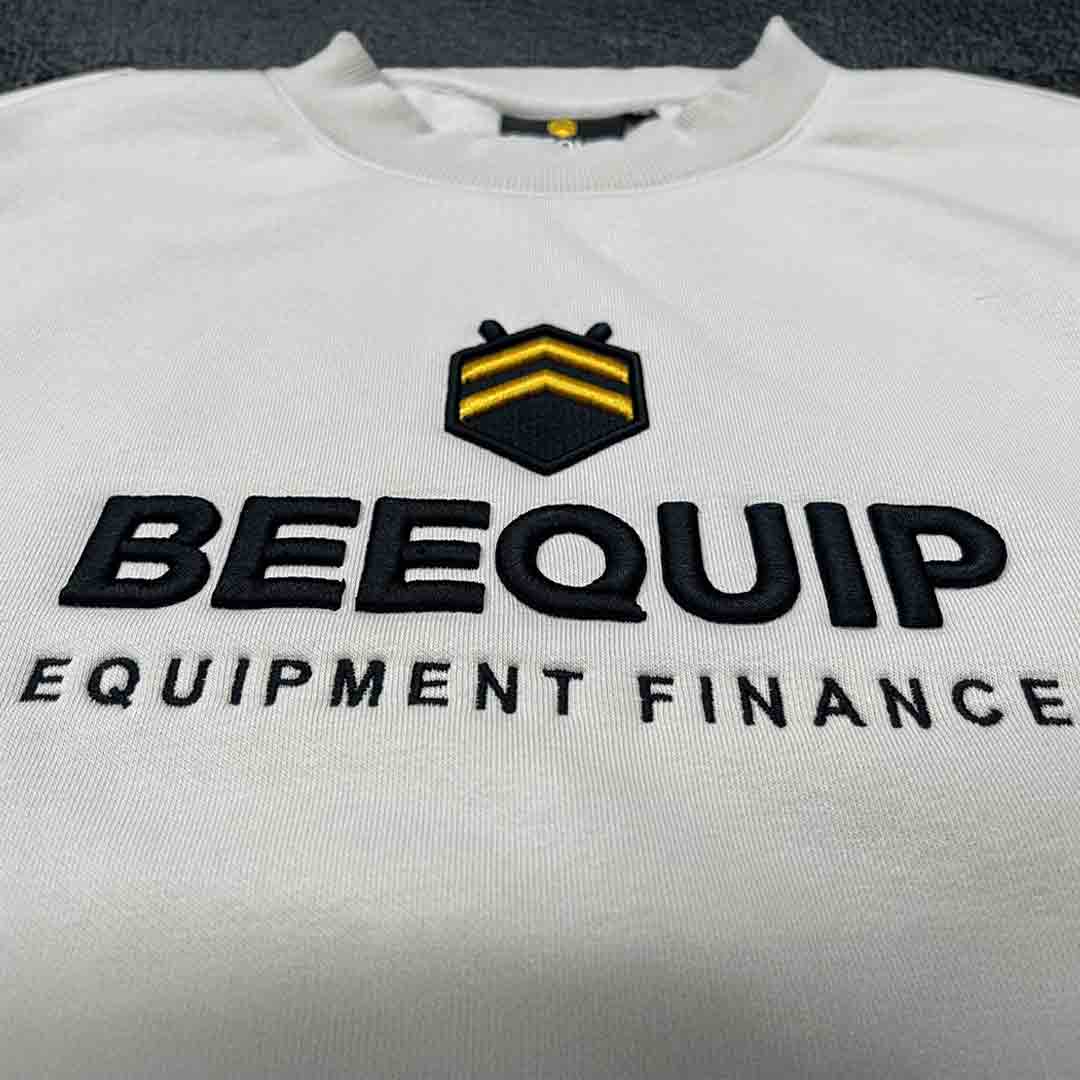 beequip sweater geborduurd